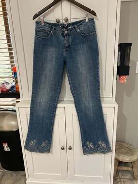 Apt. 9 Women's Size 10 Embroidered Scalloped Hem Cropped Bootcut Jeans